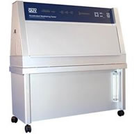 促進耐候試験機　QUV / Q-Lab Corporation